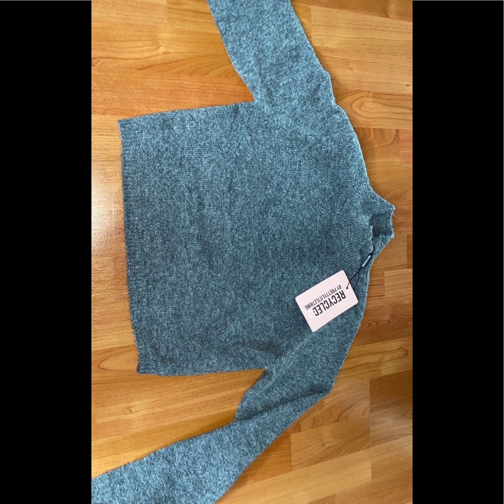 Brand new pretty little thing cropped sweater